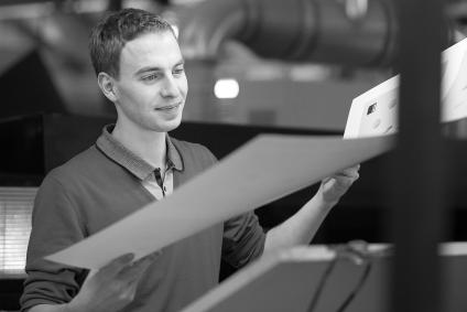 Henrik Knauber, Experte für UV-Pearl-Off-Lackierung (Hybrid) Flexodruck / Offsetdruck